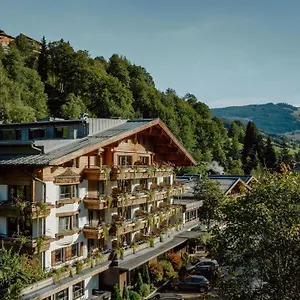 4* Hotell Familien
